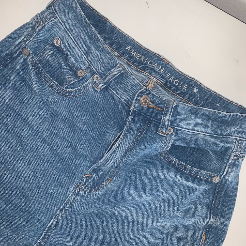 AMERICAN EAGLE MOM JEANS